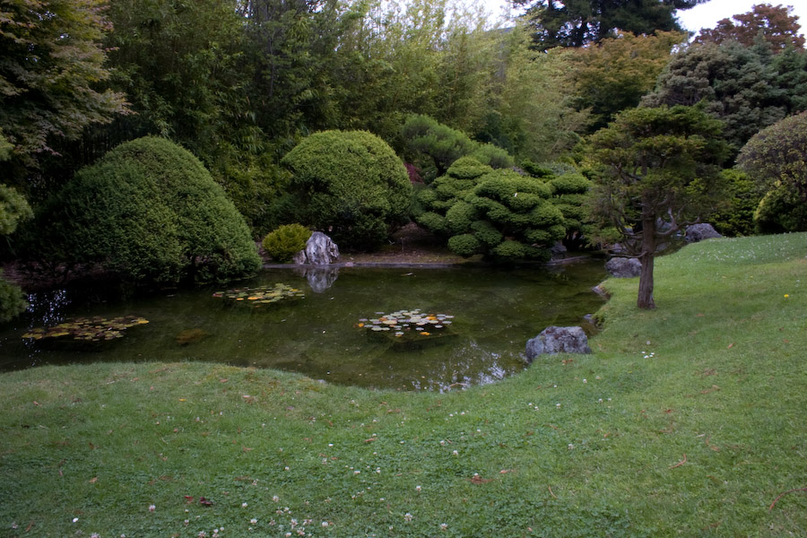  18.0-55.0 mm at 18 mm using ISO 100 exposed at 1/5 sec at f / 22